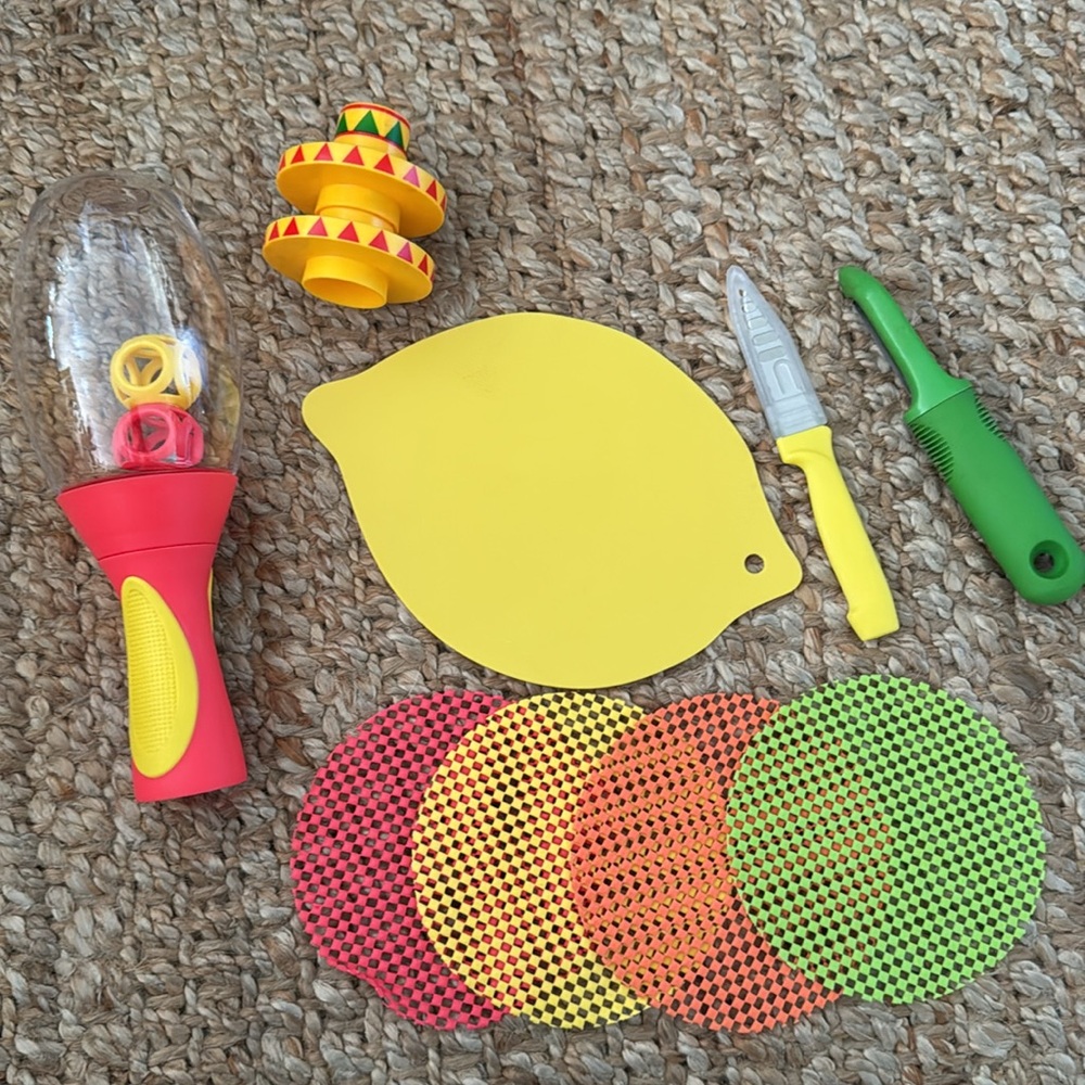 MARGARITA COCKTAIL MARACA SHAKER LIME CUTTING BOARD SOMBRERO BEER BOTTLE HATS